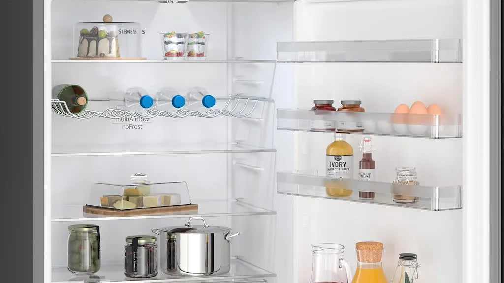 Siemens KG49NXXCF, Free-standing fridge freezer with freezer at bottom