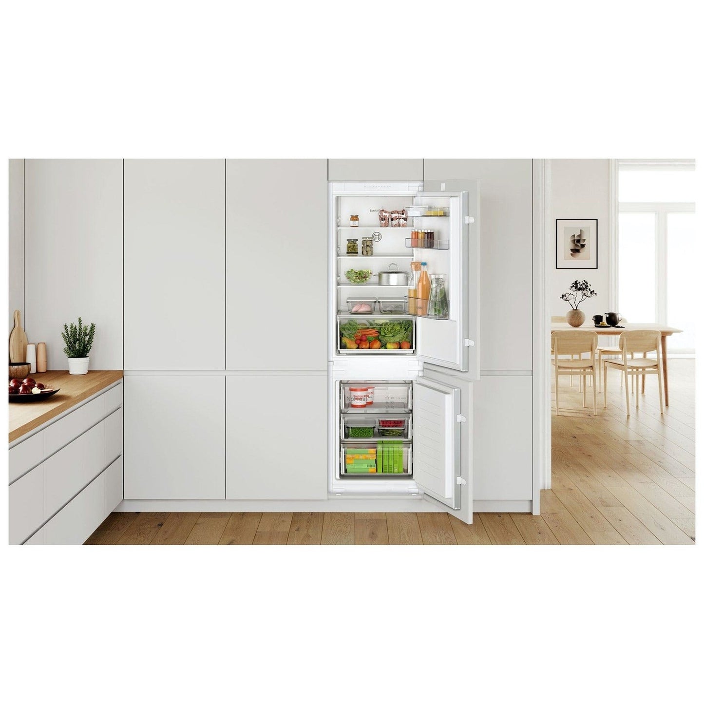 Bosch KIN86NSE0G, Built-in fridge freezer with freezer at bottom