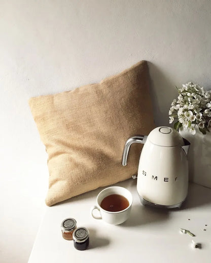 Smeg KLF03CRUK Kettle, Cream